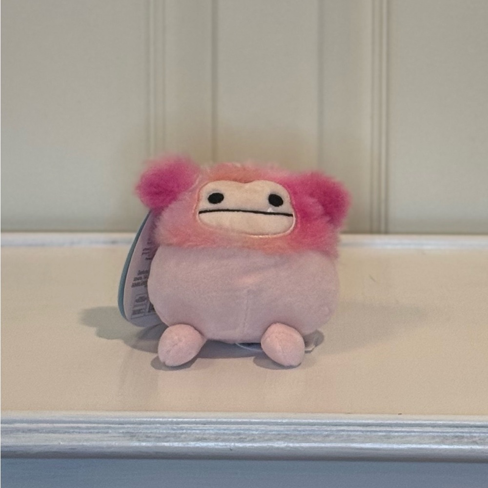 Caparinne Pink Bigfoot Squishmallow Clip